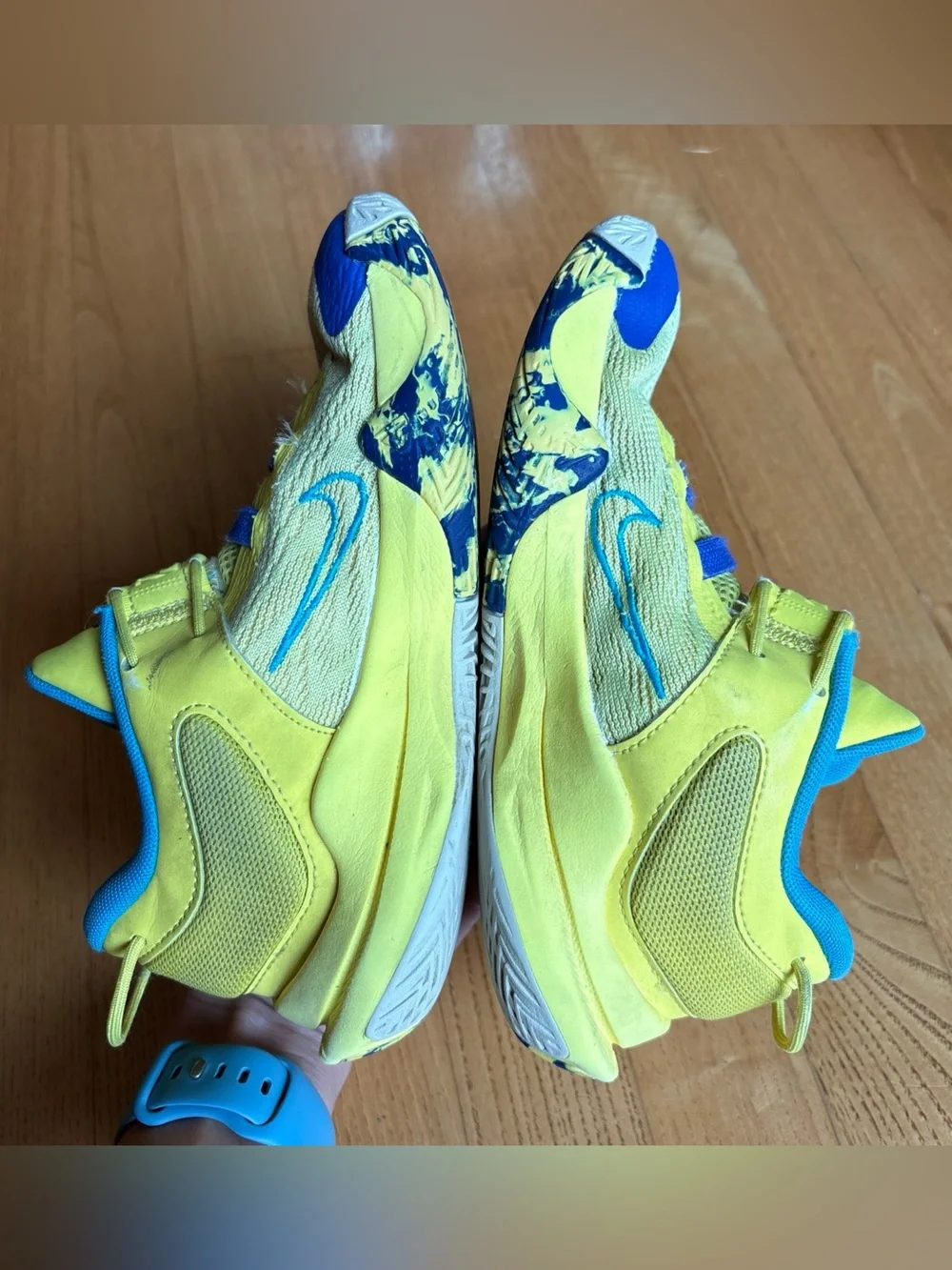 Nike Giannis Immortality 2 Basketball Shoes Sneakers Yellow Blue Boys Sz 1.5Y